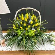 cesta-tulipanes